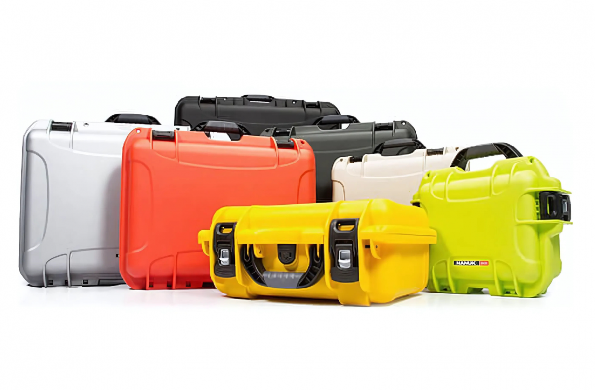 Valises plastiques étanches NANUK - valise 985 ouverte avec calage en mousse personnalisé et une arme disposée

