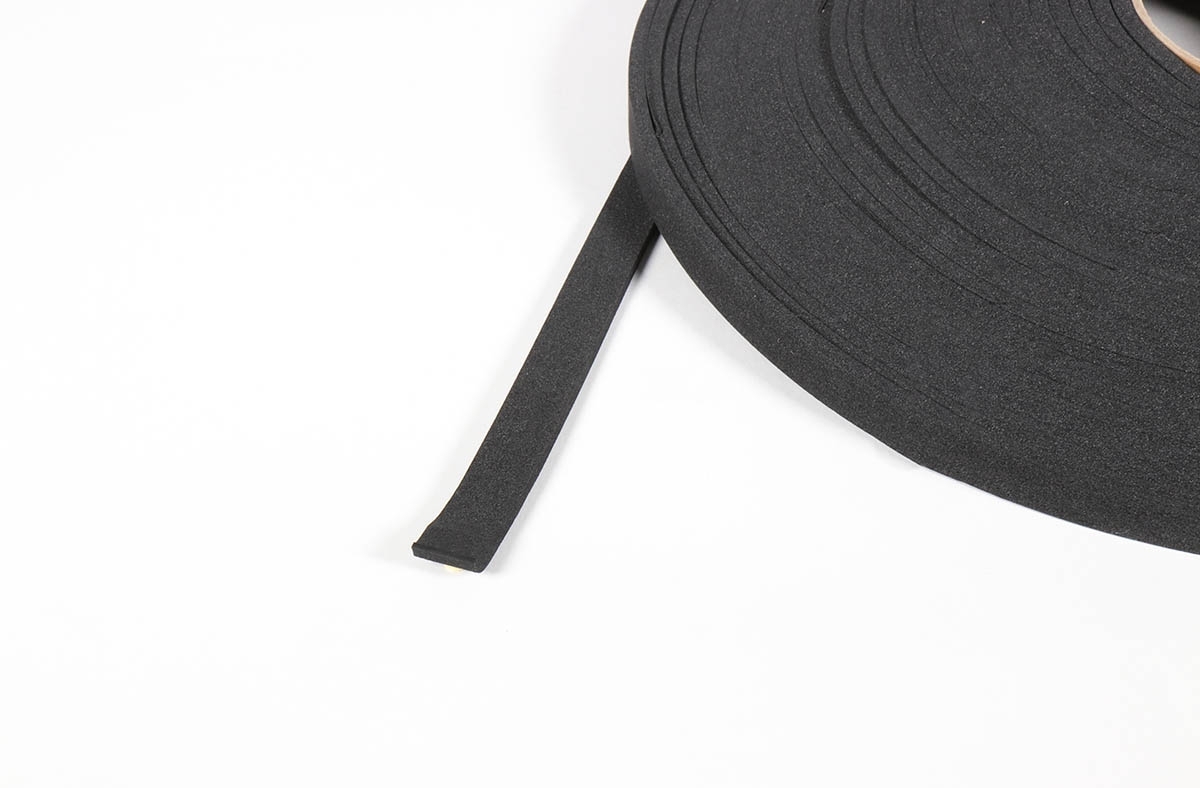 Bande caoutchouc EPDM cellulaire ME 411079 noir