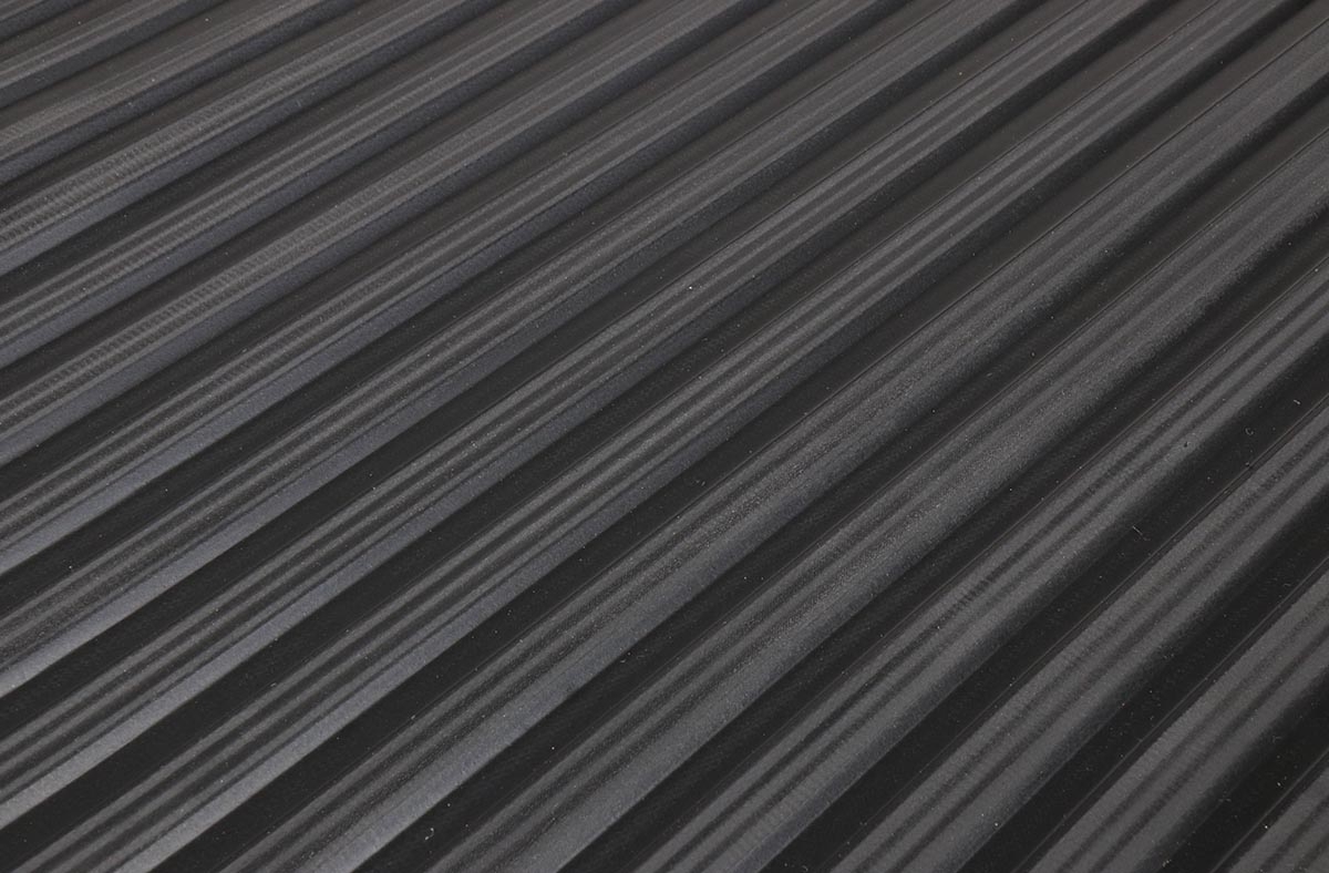 Tapis étable stries larges SBR