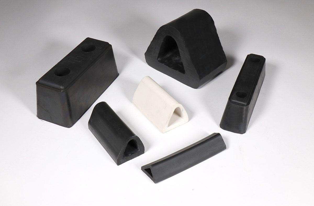 Défense de quais SEBS - plusieurs pièces sont disposées ensemble