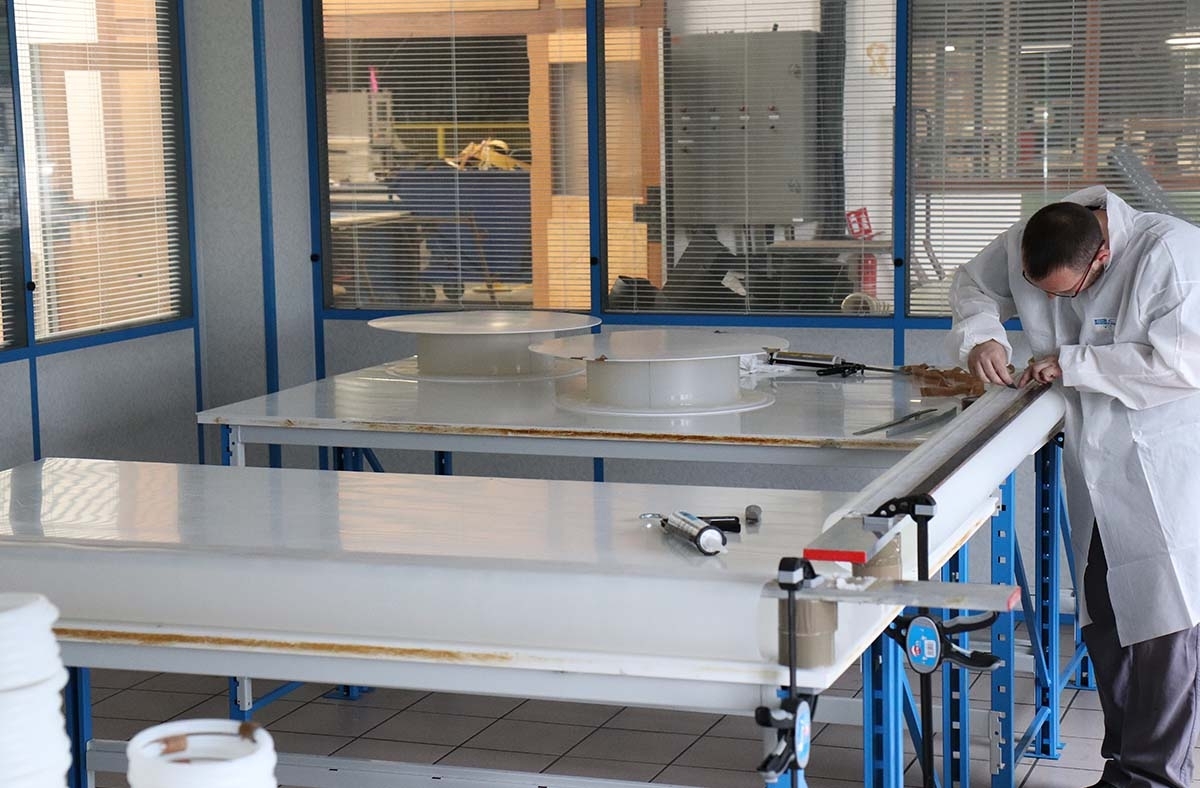 Manchettes souples Sleevflex® - mise en situation en salle grise
