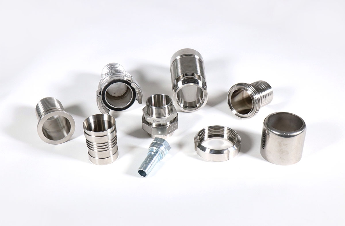 Raccords - plusieurs pièces disposées ensemble
