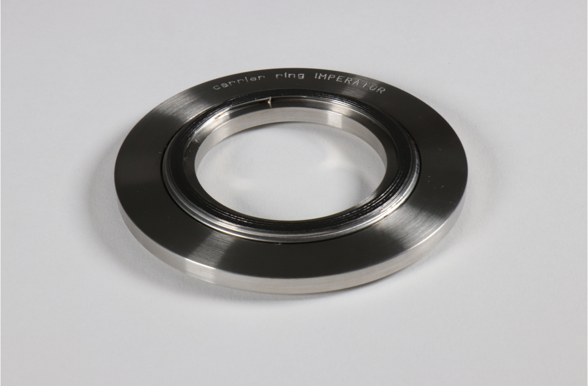 Carrier Ring - Vue allongée avec logo imperator
