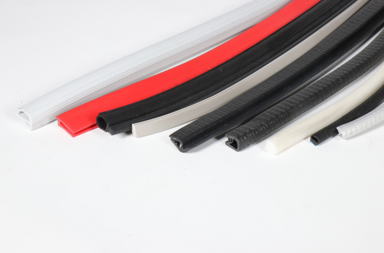 Profilés élastomères - schéma type U-U avec lèvres
