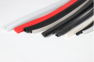 Profilés élastomères - schéma type U-U avec lèvres
