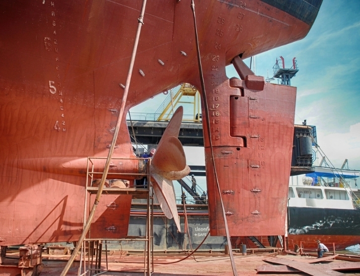 industrie navale et maritime - chantier d'un bateau